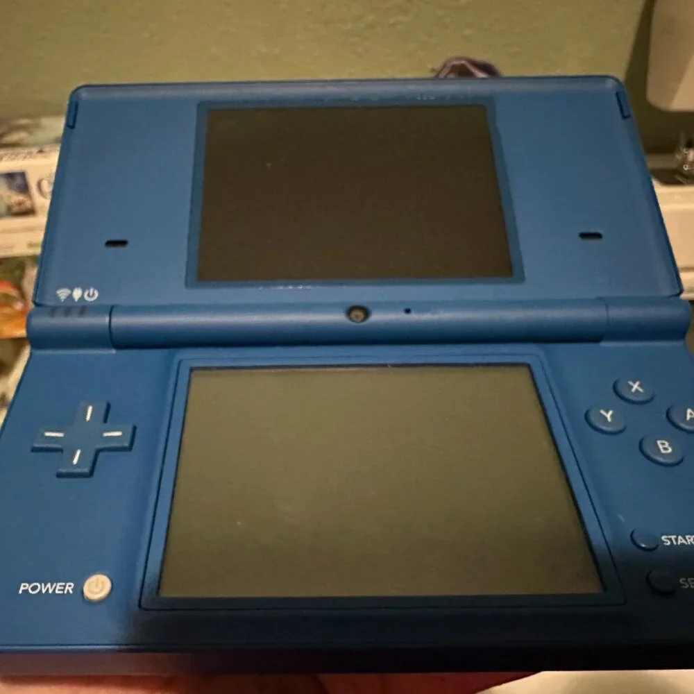 Nintendo DSi Matte Blue Console - Bundle